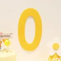 Felt birthday number 0 banner in bright yellow for kids party decoration - Number 0 / Yellow