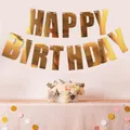 Detalle del cartel metálico dorado de Happy Birthday con acabado de espejo de fiesta - Dorado Brillante