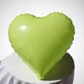 Detalle de globo de aluminio con forma de corazón verde lima y acabado metálico brillante - 18 Pulgadas Macaron Verde Corazón