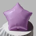 Dettaglio di un palloncino a stella viola in alluminio con lucentezza metallica - 18 Pollici Macaron Viola Stella