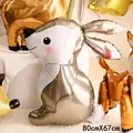 Détail du ballon lapin en aluminium argenté avec oreilles roses pour fête d'animaux - Lapin de la jungle