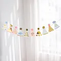 Festone di compleanno pastello con motivi in lamina d'oro appeso al muro bianco - Banner Compleanno Cilindro Bronzato