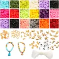 Nahaufnahme des 24-Gitter DIY-Schmucksets mit Polymer-Tonperlen und goldenen Anhängern - Mehrfarbiges Mischset