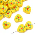 Gelbe herzförmige handgefertigte Glasperle mit roten und grünen Punkten für DIY-Schmuck - Herzform / 15x15mm (1 Stück/Packung) / Gelb Gepunktet