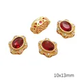 Vintage-Goldperle mit großem rotem Stein und kunstvollen hohlen Schnitzereien - Ovale Perle (10x13mm) / 1 Stück / Rot