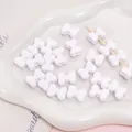Polierte weiße Acrylperlen in Schleifenform für DIY-Schmuck und Armbandherstellung - Weiß