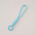 Portachiavi in paracord intrecciato blu cielo con clip a molla tonda su pelle chiara - Lunghezza Totale 16cm, Diametro della Fibbia 23mm (1 Pezzo) / Azzurro