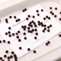 Perles intercalaires en bois marron foncé avec grain naturel pour bijoux et DIY - Perles plates et rondes / 20 Pièces/Paquet (Env. 3×4mm) / Rouge