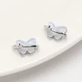Hellblaue irisierende Schmetterling Ohrringe mit silbernem Metall auf weißem Hintergrund - Schmetterling Anhänger (Weiß K Farbe Blaues Glas)