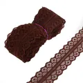 Detail van donkerbruin gebloemd opengewerkt kantlint met geschulpte randen voor DIY-naaien - 28mm Breedte (5 Yards/Verpakking) / koffiekleur