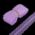 Lichtpaarse niet-elastische kanten rand met delicate bloemblaadjes en netstructuur - 28mm Breedte (5 Yards/Verpakking) / Paars