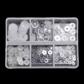 Vista dettagliata di distanziali in acrilico trasparente e chiusure per orecchini in box - Assortimento Multitaglia e Scatola a Sei Griglie