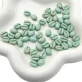 Muntgroene koffieboon acrylkralen met gouden spetters voor DIY sieraden maken - 8x10mm (Gat van ca. 1mm) 20 stuks/verpakking / Pauwgroen