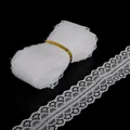 Ruban de dentelle florale blanche avec motif ajouré complexe pour décoration DIY - 28mm Largeur (5 Yards/Pack) / Blanc