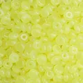 Flache fluoreszierende gelbe Makronen-Abstandsperlen für DIY-Schmuck und Ketten - 10g/Packung ca. 50Stk 3x6mm Loch 1mm / Perlgelb