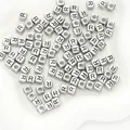 Perline quadrate in argento con lettera R per creazione di gioielli e braccialetti - Lettera R / Quadrato / 50 Pezzi/Confezione / Argento Antico