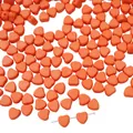 Bastelzubehör mit orangefarbenen Acrylperlen in Herzform und horizontaler Bohrung - 50 Stück/Packung (7mm) / Orangerot