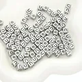 Perline a cubo in acrilico argento con lettera U nera per creazione di gioielli - Lettera U / Quadrato / 50 Pezzi/Confezione / Argento Antico