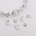 Set di copriperle a fiore argento con braccialetto di perle azzurre per gioielli fai-da-te - Fiore Traforato 8mm (Stile 03) / 50 Pezzi/Confezione (Apertura circa 1 mm) / Argento