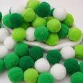 Mix di pompon soffici verde scuro, verde chiaro e bianco per artigianato fai da te - 3cm (20 Pezzi/Confezione)