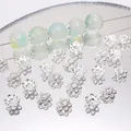 Copriperle a forma di fiore in finitura argento per gioielli fai da te e braccialetti - Petalo in Lega Argento Lucido 6mm (Stile 23) / 30 Pezzi/Confezione (Apertura circa 1.5mm) / Argento