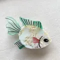 Cute tropical fish hair claw made of cream and green acetate with shell texture - Green