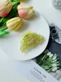 Haarklammer aus Acetat mit gelbem Blumenmuster und goldfarbenem Metallfederdetail - Ingwer Floral