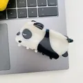 Dettaglio di una graziosa molletta per capelli a panda in acido acetico su un laptop - Stile Grande Panda / 9*4.5cm