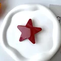 Fermaglio per capelli a stella rosso scuro lucido in acetato su vassoio in ceramica - Rosso