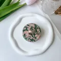 Artistic round acetate hair clip with green and pink floral marble pattern in a tray - 7x7cm / Floral Green