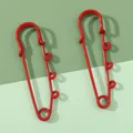 Paia di spille di sicurezza decorative laccate rosso macaron con 3 fori industriali - 16x50mm / Rosso