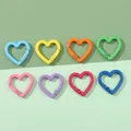 Lot de huit mousquetons en forme de cœur en métal aux couleurs acidulées - Couleurs Mélangées Aléatoires