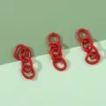 Boucles d'oreilles tendance en chaîne métallique rouge vif avec finition laquée - Rouge
