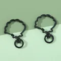 Mattschwarzer Schlüsselanhänger in Muschelform mit Drehring für DIY-Schmuckzubehör - Muschel / Schwarz