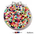 Bunte 4x4mm Acrylperlen in einem dekorativen Silbertablett für die Schmuckherstellung - Fassperlen
