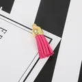 Veloursleder-Quastenanhänger in Rosarot mit goldener Kappe für DIY-Schmuckherstellung - Fuchsia