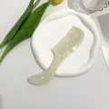 Detailed view of acetic acid hair comb with pearl texture on ceramic tray - Pearl White