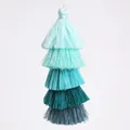 Vijflaagse kwastjes hanger met blauw en groen kleurverloop en een ophangkoord - Blauw Groen Verloop
