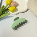 Pinza para el pelo verde pastel de acetato para peinados franceses en bandeja blanca - Verde claro