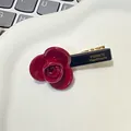 Eleganter dunkelroter Acetat Rosen-Haarclip mit goldenem France Handmade-Schriftzug - Rot