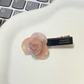 Haarklammer mit rosa-lila Acetat-Rose und goldener France Handmade Beschriftung - Pfirsichrosa