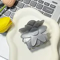 Elegante pinza de pelo con flor gris mate para peinados con mucho estilo - Gris
