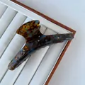 Eleganter Haarklammer aus Acetat mit Schildpatt-Optik und bunten Strasssteinen - Kleiderbügel Modell / 11.5x4.5cm / Blau Braun Schildpatt