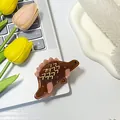 Pinza per capelli a forma di dinosauro in acetato marrone con punte rosa e marmo - caffè