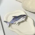 Pinza per capelli a forma di squalo in acetato marmorizzato blu e bianco su vassoio - 13cm / Viola
