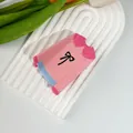 Dettaglio della molletta per capelli in acetato a forma di camicia rosa e blu - 8x5cm / Stile Maglione Rosa