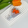 Kreative Haarklammer im Wassertüten-Design mit orangefarbenem Goldfisch aus Acryl - Goldfisch im Wasserbeutel