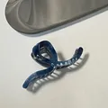 Grande molletta per capelli in acetato con motivo marmorizzato blu scuro e design a croce - Incrociato / 11.5x5cm / Blu nebbia