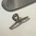 Pinza per capelli in acetato grigio fumo traslucido con elegante design a fiocco intrecciato - Stile Incrociato / 11.5x5cm / Grigio