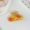 Detail van de acetaat haarklem met kleurrijke tropische vispatronen op een witte achtergrond - Tropische vissen / 8.3x4.5cm / Amber